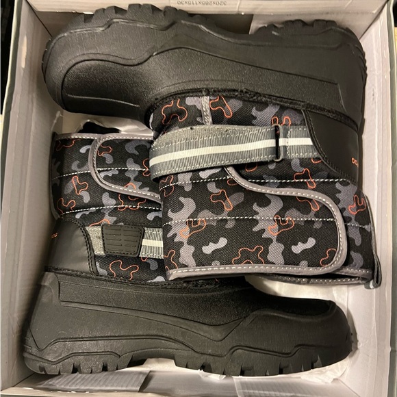 London Fog Dex Snowboot Dark Grey Youth 6M NIB - women’s 7.5
Waterproof Shell. - Picture 5 of 6